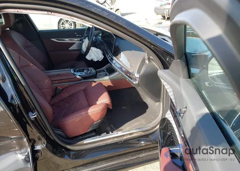 2024 BMW I7 M70 from USA, damaged, VIN WBY83EH00RCP70463